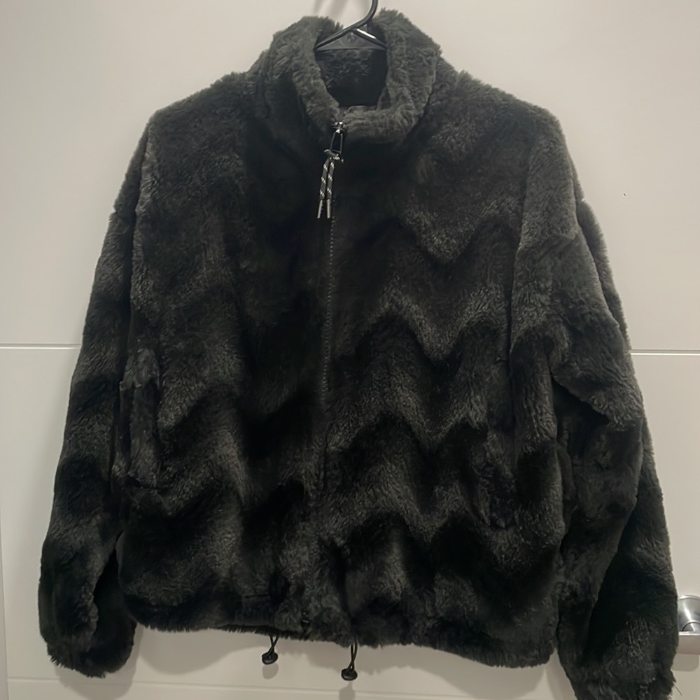 Urban Outfitters Eva Black Faux Fur Coat - Picture 6 of 7